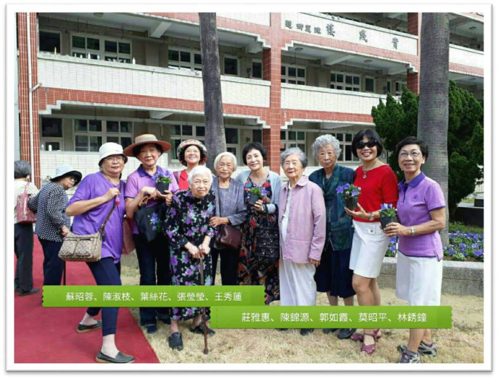 大學姊們也一起共襄盛舉,將桔梗花重新種回南女校園