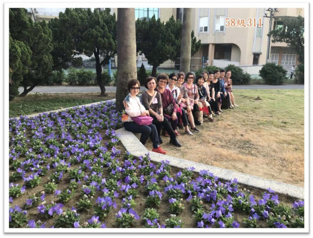 南女桔梗花園留下倩影